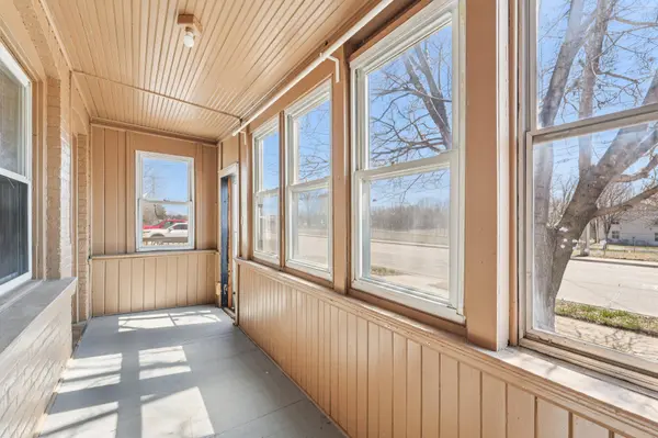 1015 Stoughton AVE, Chaska, MN 55318