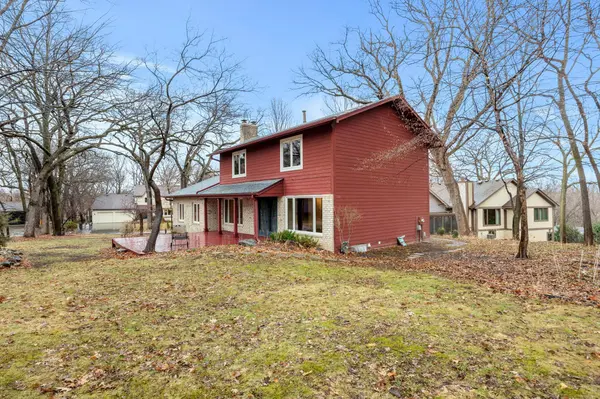 9449 Woodridge DR, Eden Prairie, MN 55347