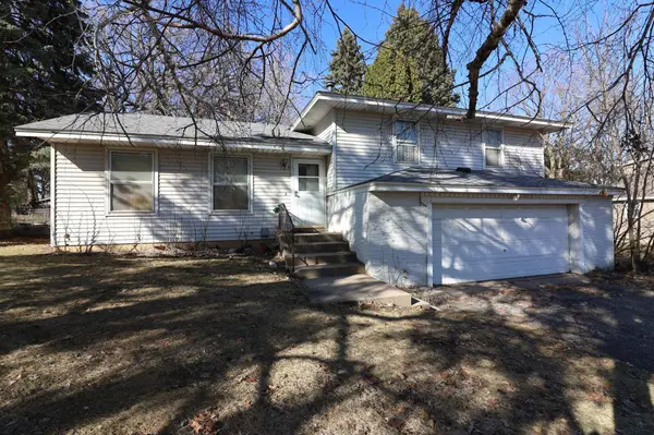 2100 Highland DR, Burnsville, MN 55337