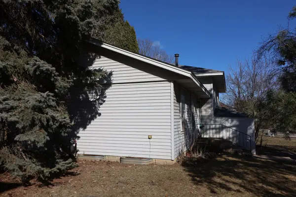 2100 Highland DR, Burnsville, MN 55337