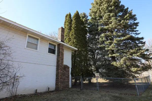 2100 Highland DR, Burnsville, MN 55337