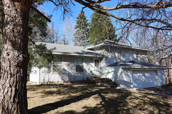 2100 Highland DR, Burnsville, MN 55337