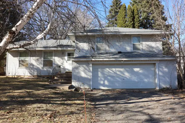 2100 Highland DR, Burnsville, MN 55337