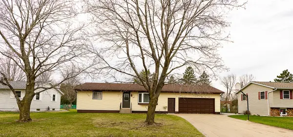 1052 Pine Grove LN, Lake City, MN 55041