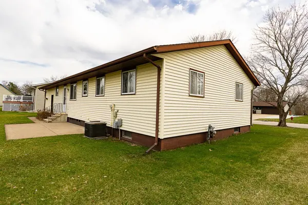 1052 Pine Grove LN, Lake City, MN 55041