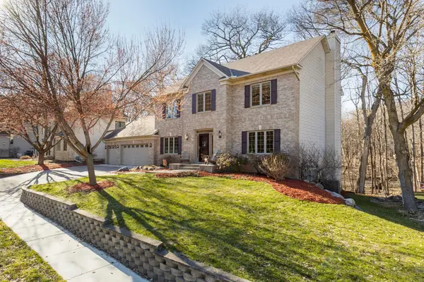 2140 Stone Creek DR, Chanhassen, MN 55317