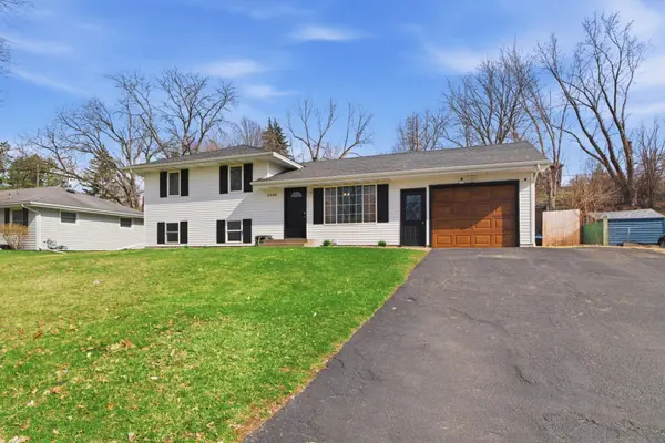 8226 Hillside TRL S, Cottage Grove, MN 55016