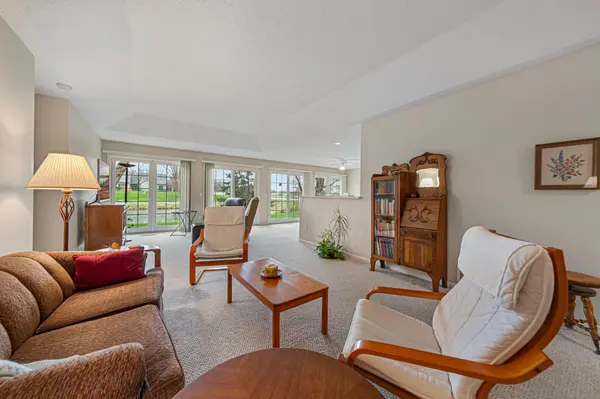 1517 Waters Edge CIR, Northfield, MN 55057