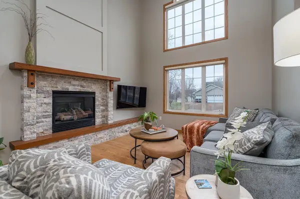 730 Debbie LN, Carver, MN 55315