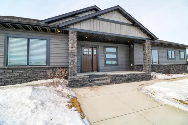 3605 Houkom DR E, West Fargo, ND 58078