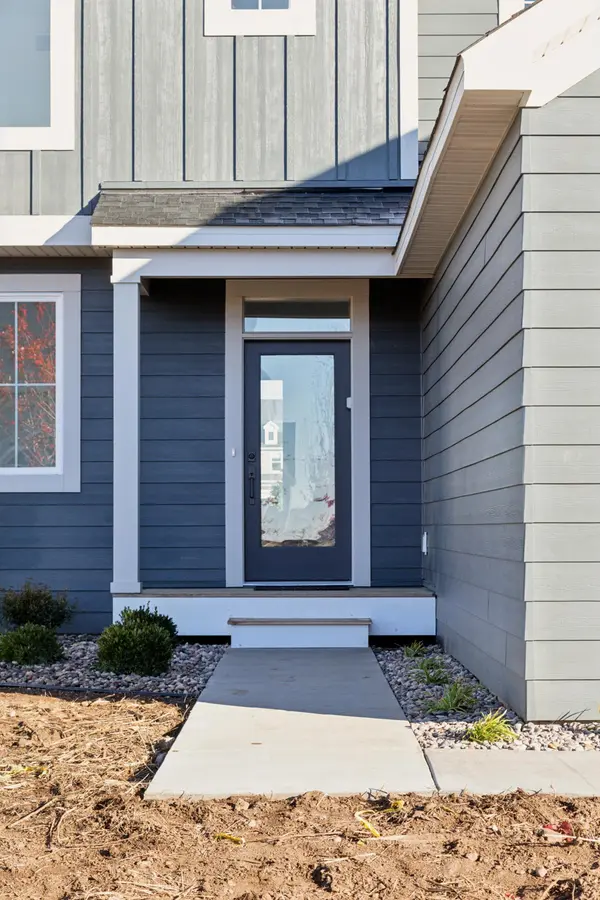 5020 Airlake Draw, Woodbury, MN 55129