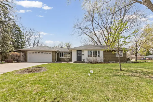 1015 W 80 1/2 ST, Bloomington, MN 55420