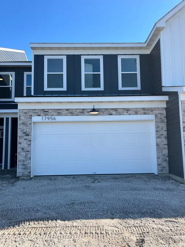 17956 Genoa DR, Lakeville, MN 55044
