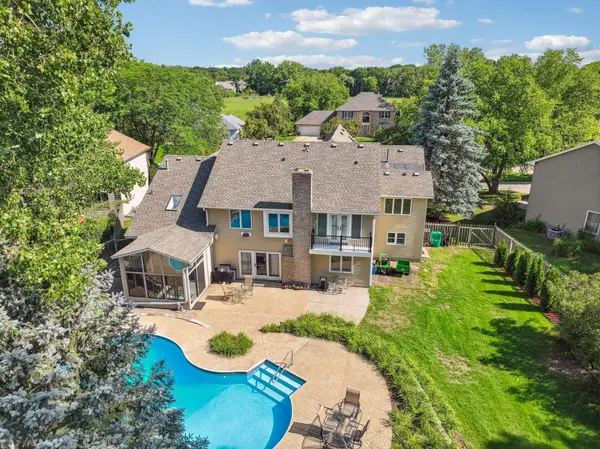 240 Cottonwood DR, Vadnais Heights, MN 55127