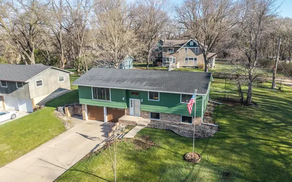 400 Lockwood DR, Northfield, MN 55057