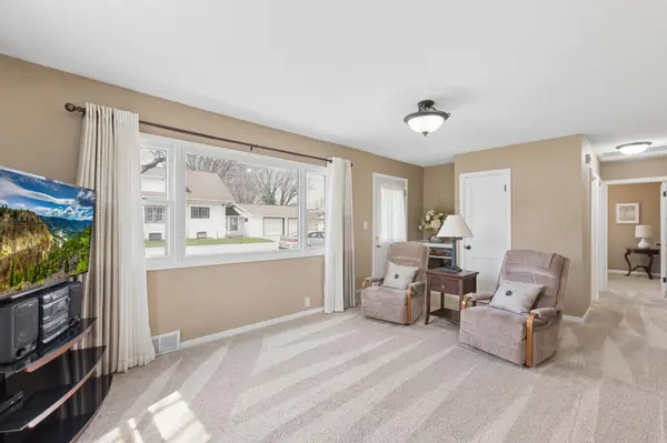 705 Ash ST NE, Hutchinson, MN 55350