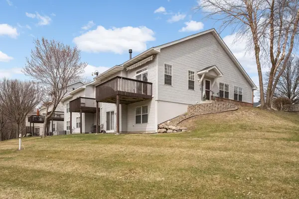 7988 Autumn Ridge WAY, Chanhassen, MN 55317