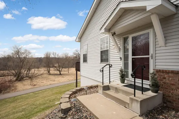 7988 Autumn Ridge WAY, Chanhassen, MN 55317