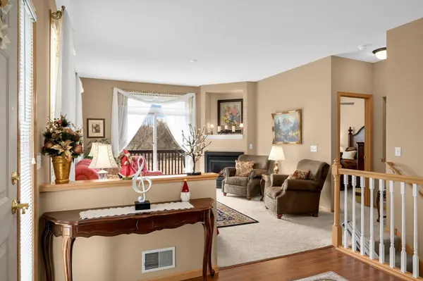 7988 Autumn Ridge WAY, Chanhassen, MN 55317