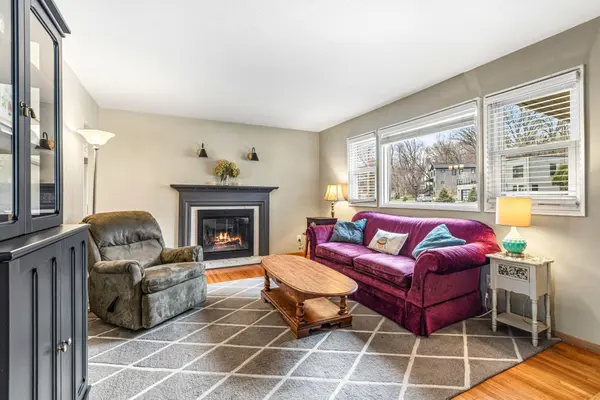 1812 Sunny Slope LN, Saint Paul, MN 55116