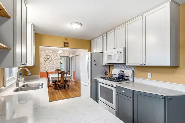 1812 Sunny Slope LN, Saint Paul, MN 55116