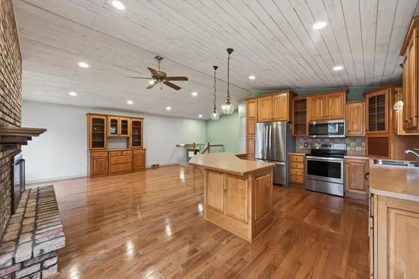 8381 Knollwood DR, Mounds View, MN 55112