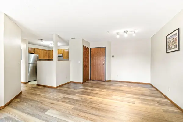 1215 Ferndale ST N #A12, Maplewood, MN 55119
