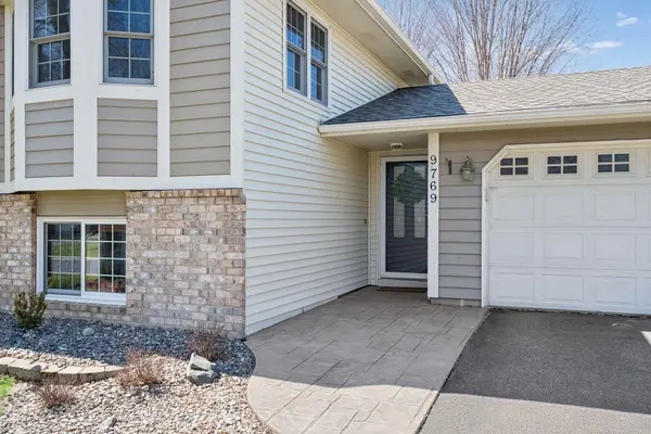 9769 Kirkwood LN N, Maple Grove, MN 55369