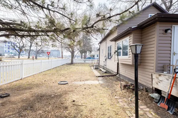1422 2nd AVE N, Moorhead, MN 56560