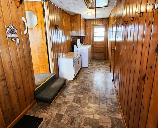 101 Elm Grove LN, Prinsburg, MN 56281