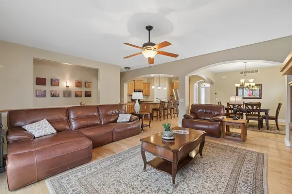 2828 Hawk Ridge RD NW, Prior Lake, MN 55372