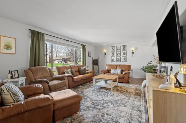 440 Betty LN, West Saint Paul, MN 55118