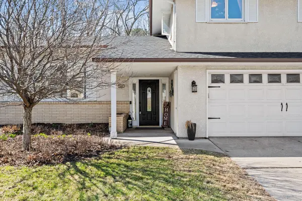 440 Betty LN, West Saint Paul, MN 55118