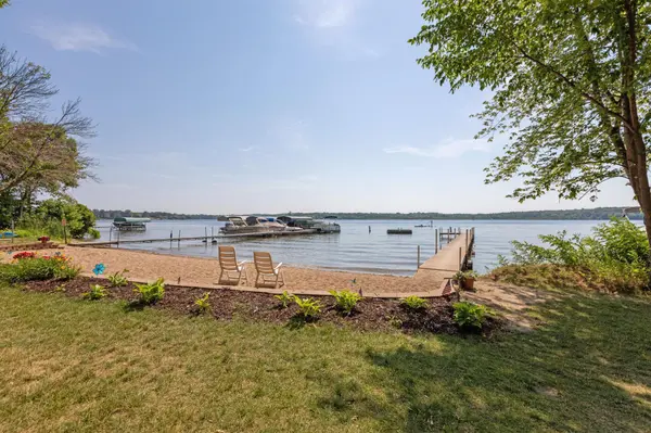 3930 Glendale DR, Chanhassen, MN 55331