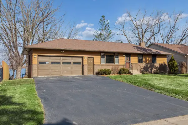 1545 Peltier Lake DR, Hugo, MN 55038