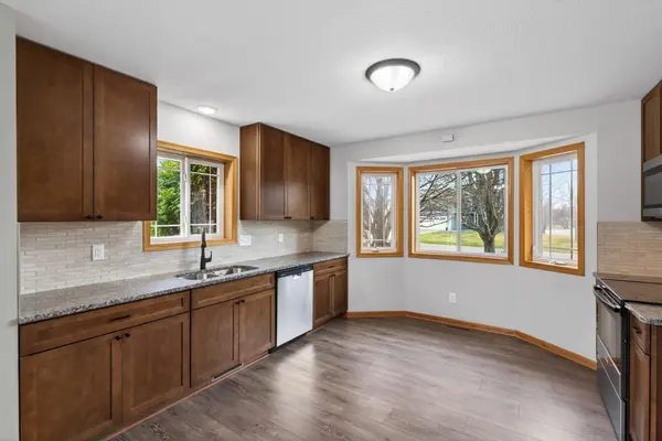 6206 Karston DR NE, Albertville, MN 55301