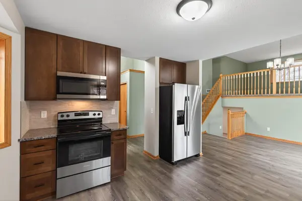6206 Karston DR NE, Albertville, MN 55301