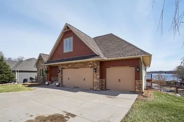 29411 Morningside CT, Lindstrom, MN 55045