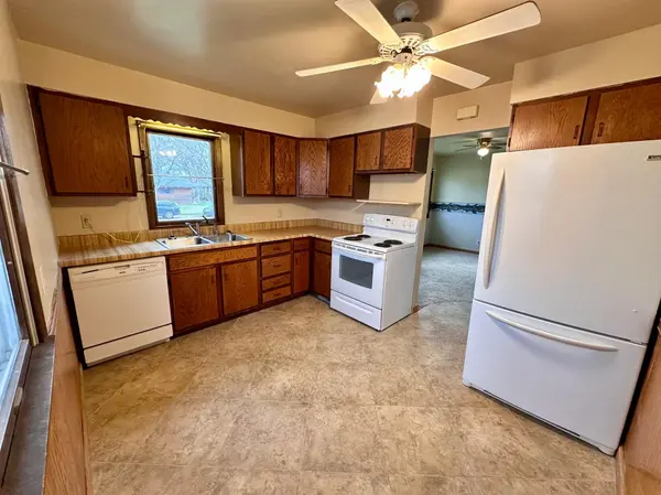 805 N 5th ST, Marshall, MN 56258