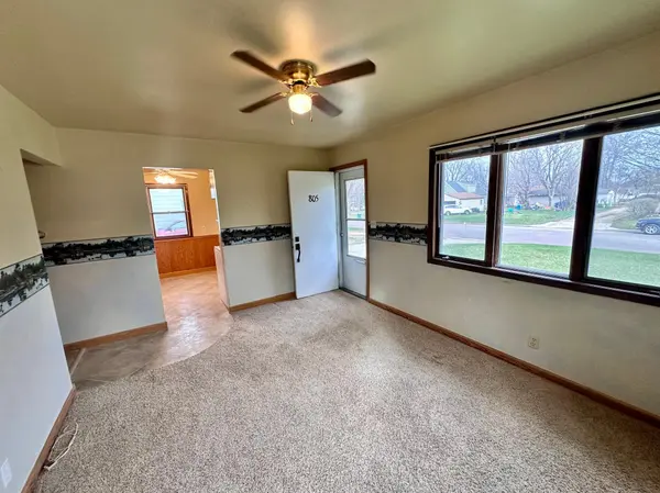 805 N 5th ST, Marshall, MN 56258