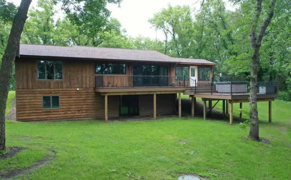 19817 Dogwood RD, Lake Crystal, MN 56055