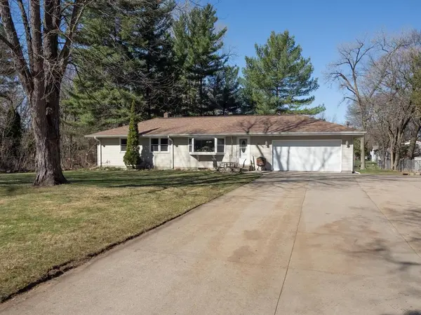 8346 Groveland RD, Mounds View, MN 55112
