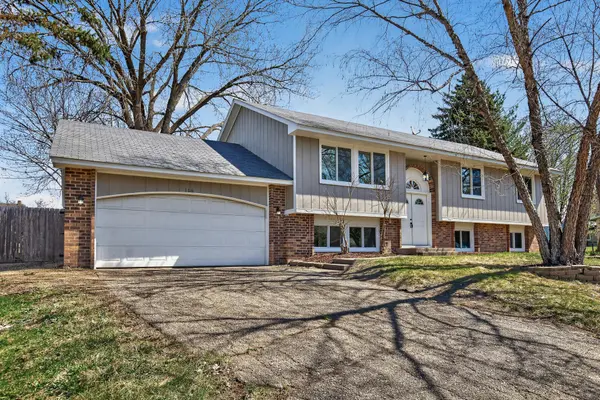 116 Knoll CIR E, Burnsville, MN 55337
