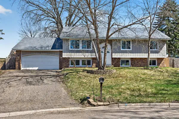 116 Knoll CIR E, Burnsville, MN 55337