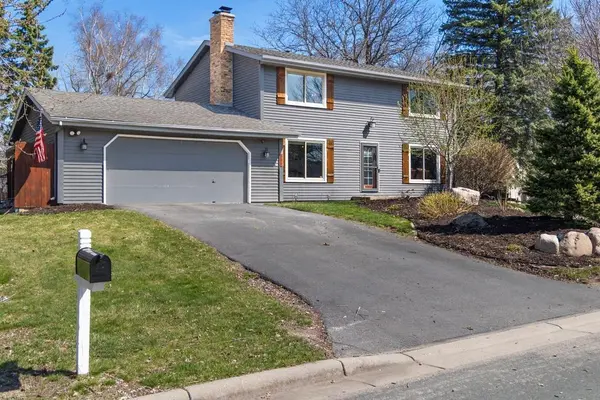 404 Cimarron CIR, Chanhassen, MN 55317