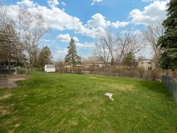 1773 Serpentine DR, Eagan, MN 55122