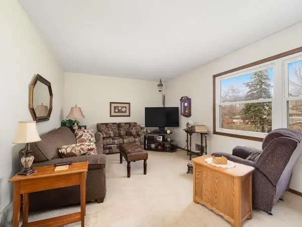 1773 Serpentine DR, Eagan, MN 55122