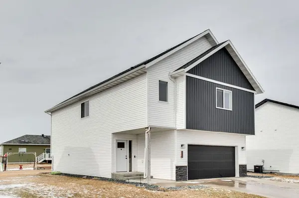 507 7th ST E, Horace, ND 58047