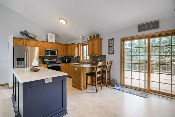 7478 31st ST N, Oakdale, MN 55128