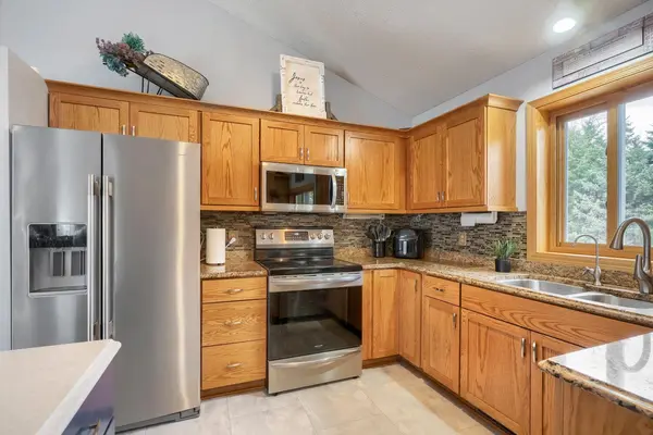 7478 31st ST N, Oakdale, MN 55128